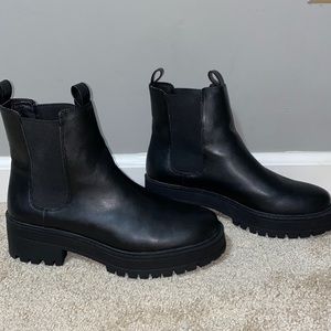 h&m black chelsea boots (size 39)